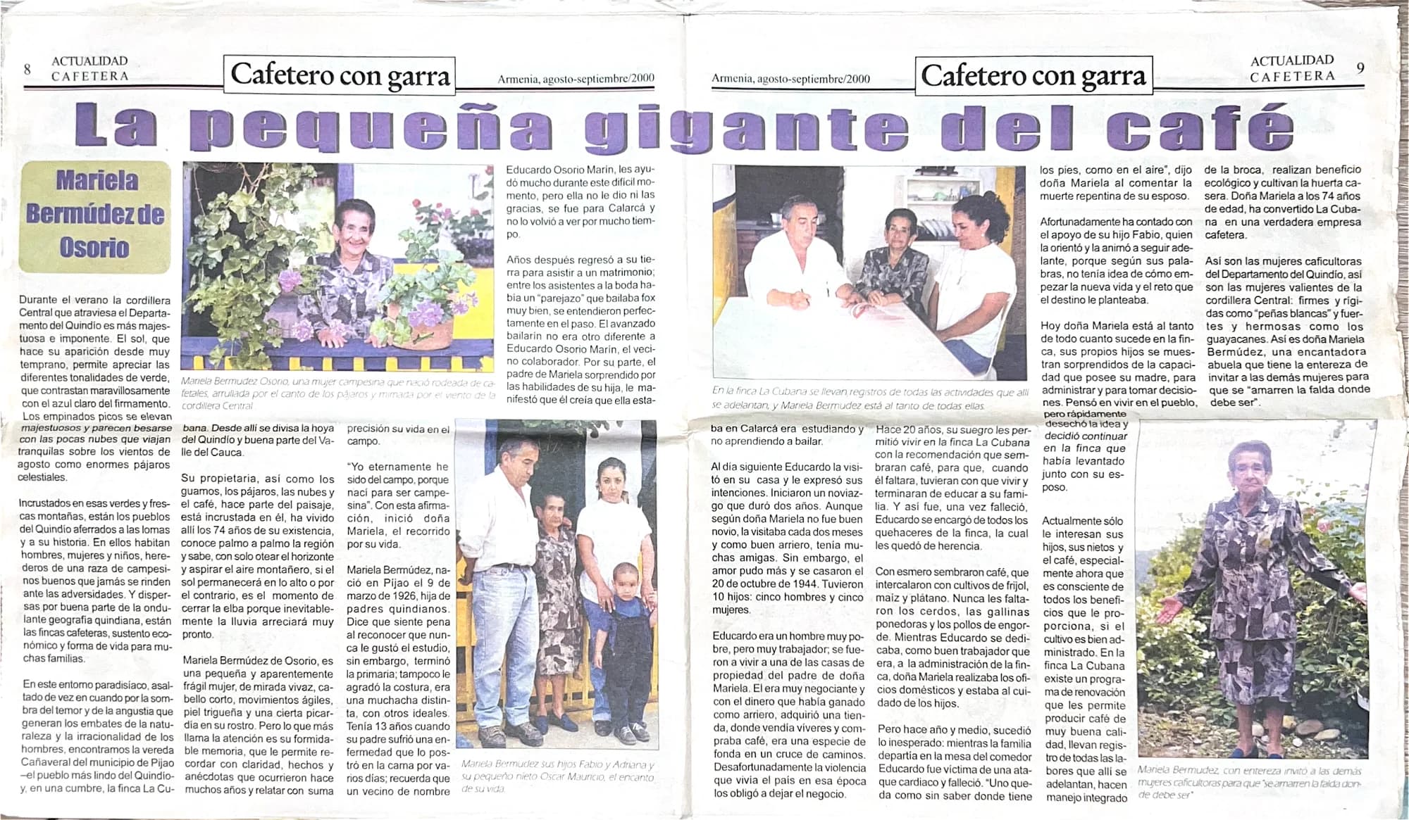Recorte del periódico: la doble página del reportaje «La pequeña gigante del café», con fotografías de Mariela Bermúdez de Osorio en la finca y el texto a cuatro columnas